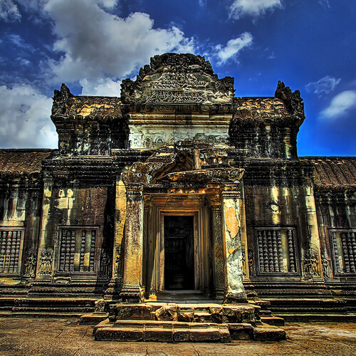 Загадочный храм Ангкор-Ват в районе древней столицы кхмеров (Камбоджа)