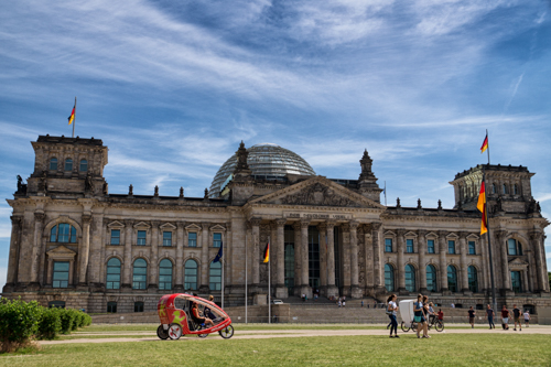 Reichstagsgebäude, Platz der Republik, Reichstag, Berlin, Германия, Берлин, здание Рейхстага, Рейхстаг, Площадь Республики, фонтан, достопримечательности Берлина