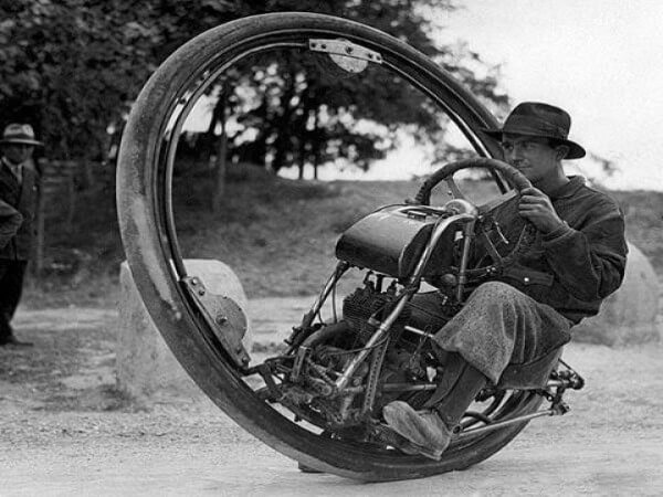 Странные изобретения. Мотоцикл с одним колесом