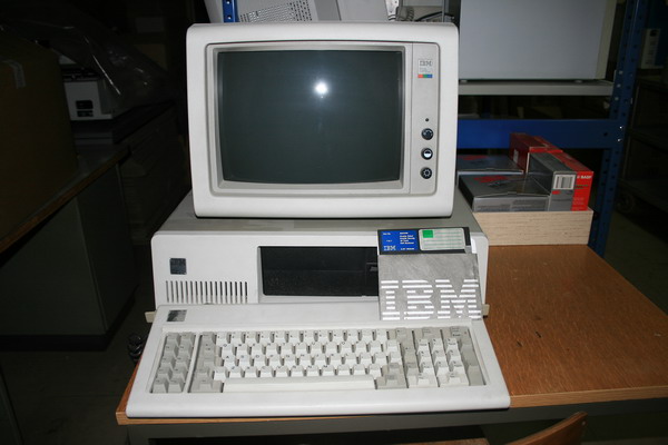 Первые компьютеры. Первый персональный